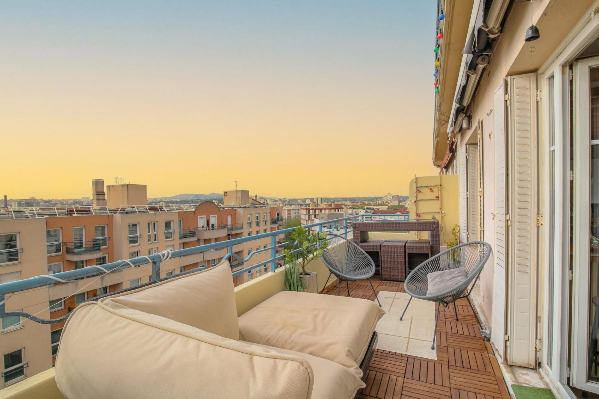 Et Chaleureux Avec Garage Prive Appartement Villeurbanne